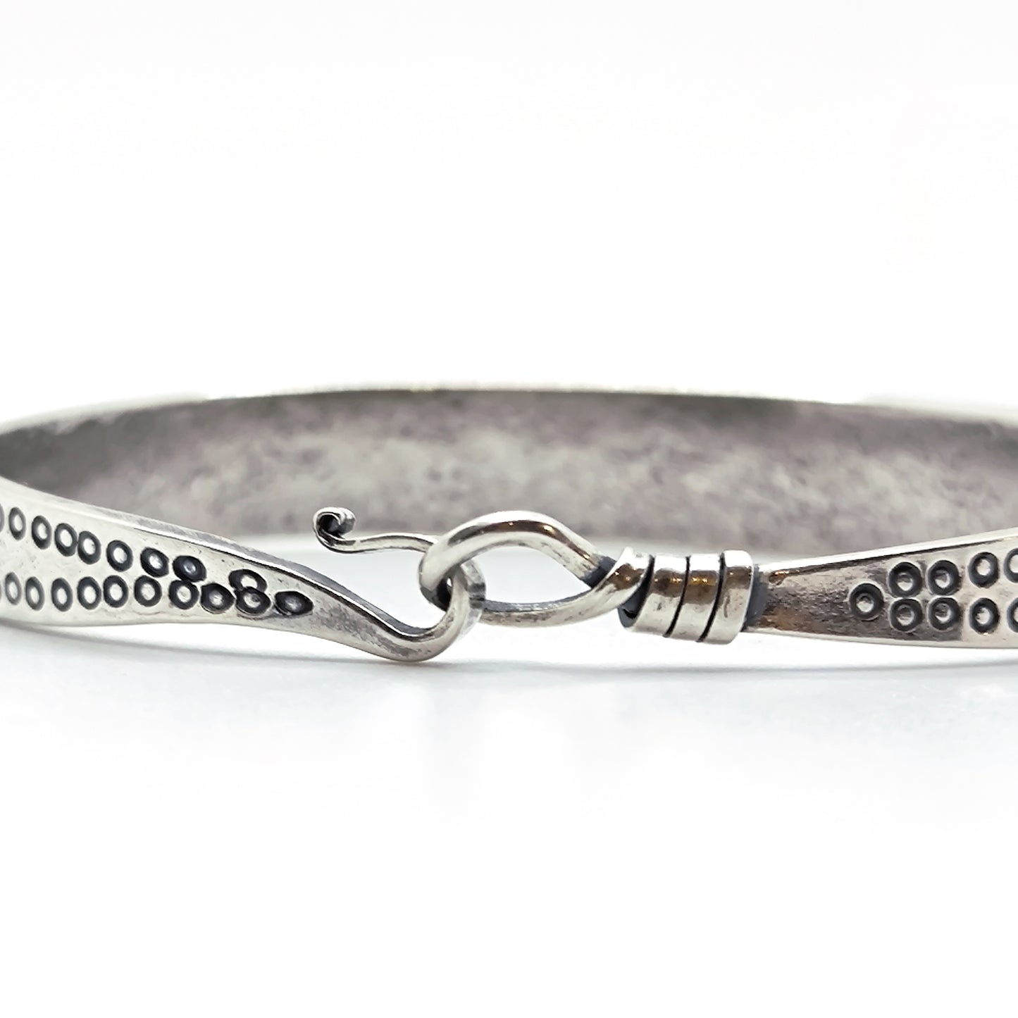 Hole armring, c17129