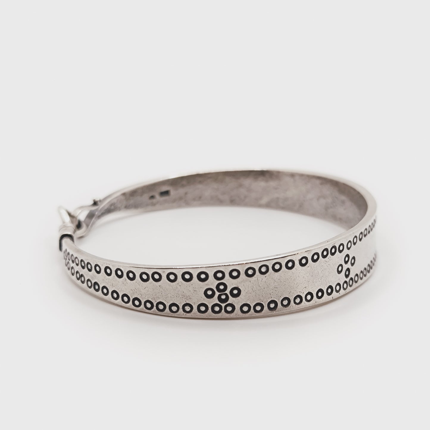 Hole armring, c17129