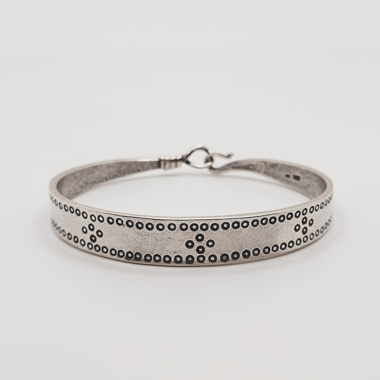 Hole armring, c17129