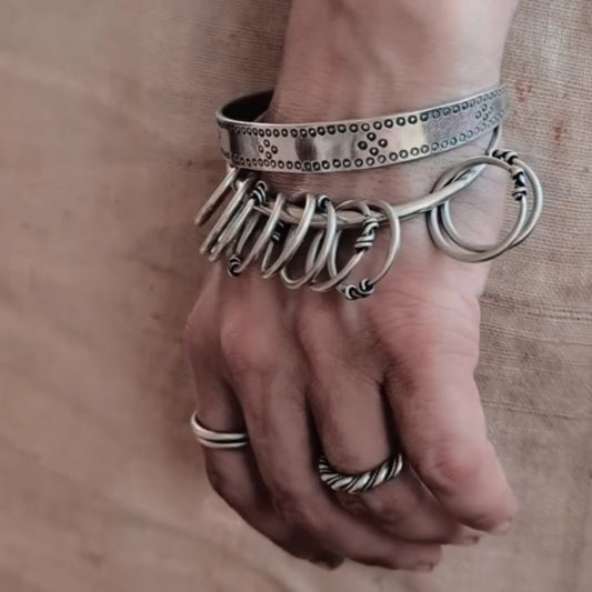 Hole armring, c17129