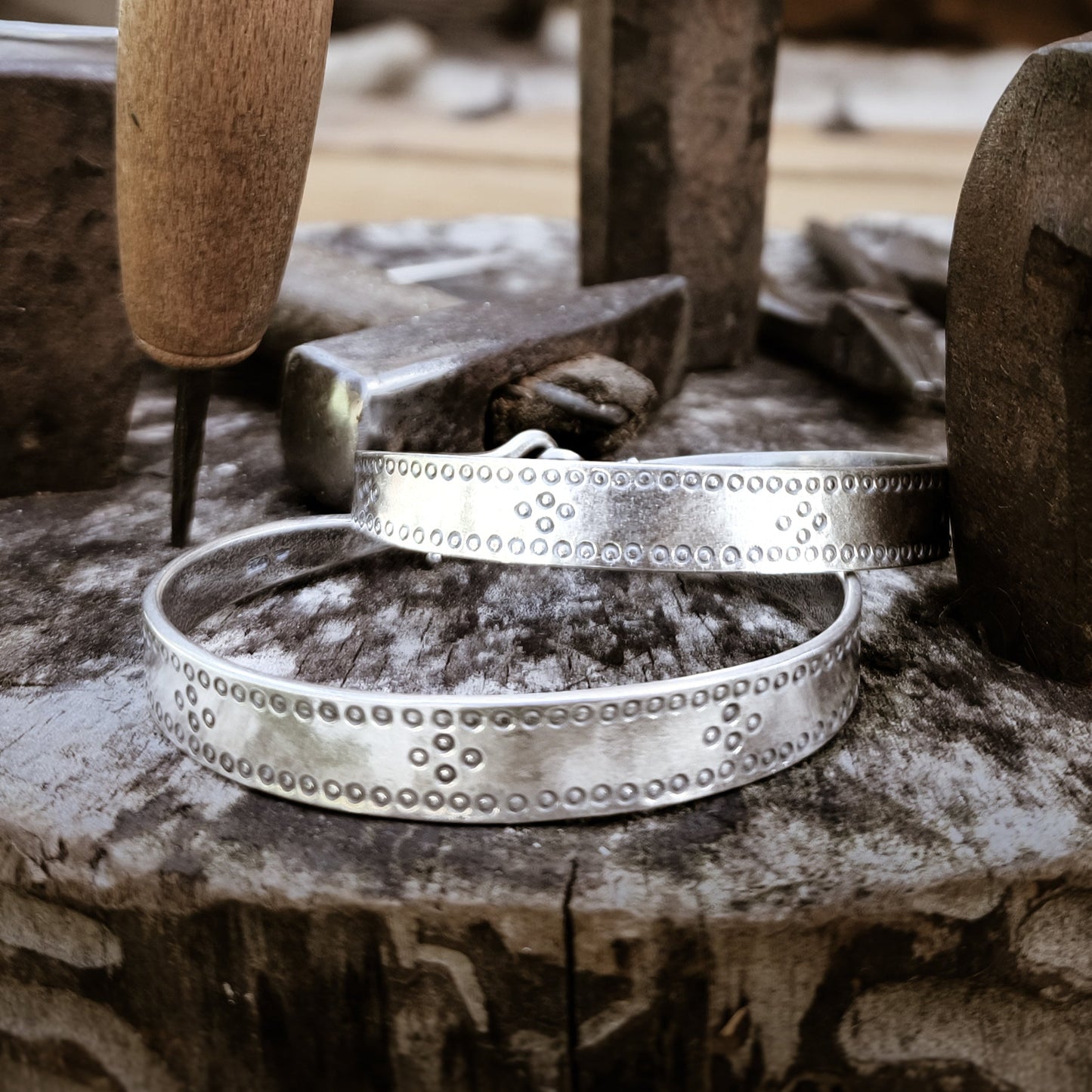 Hole armring, c17129