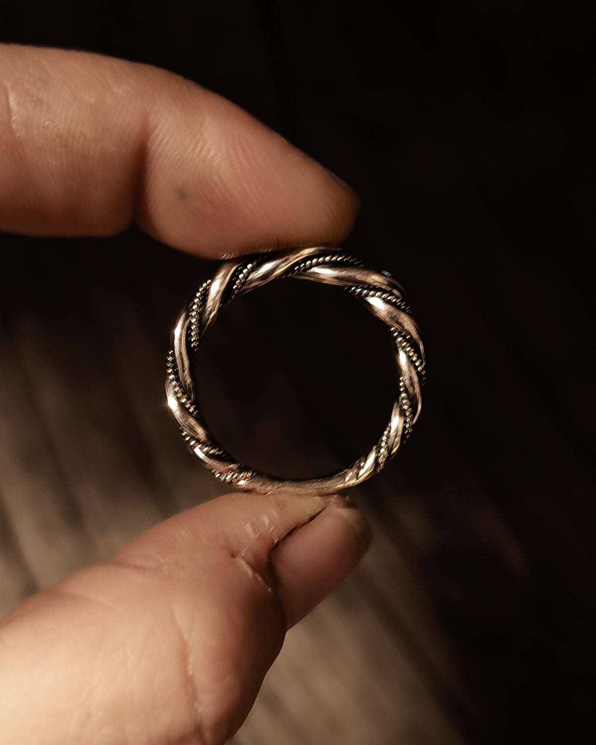 Historisk tvunnet ring