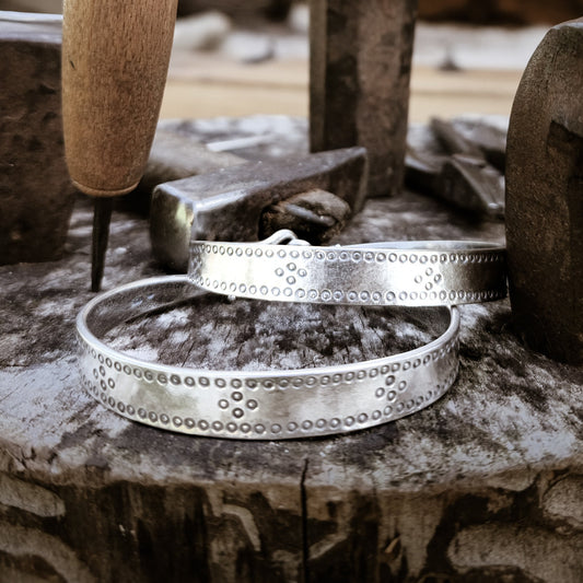 Hole armring, c17129