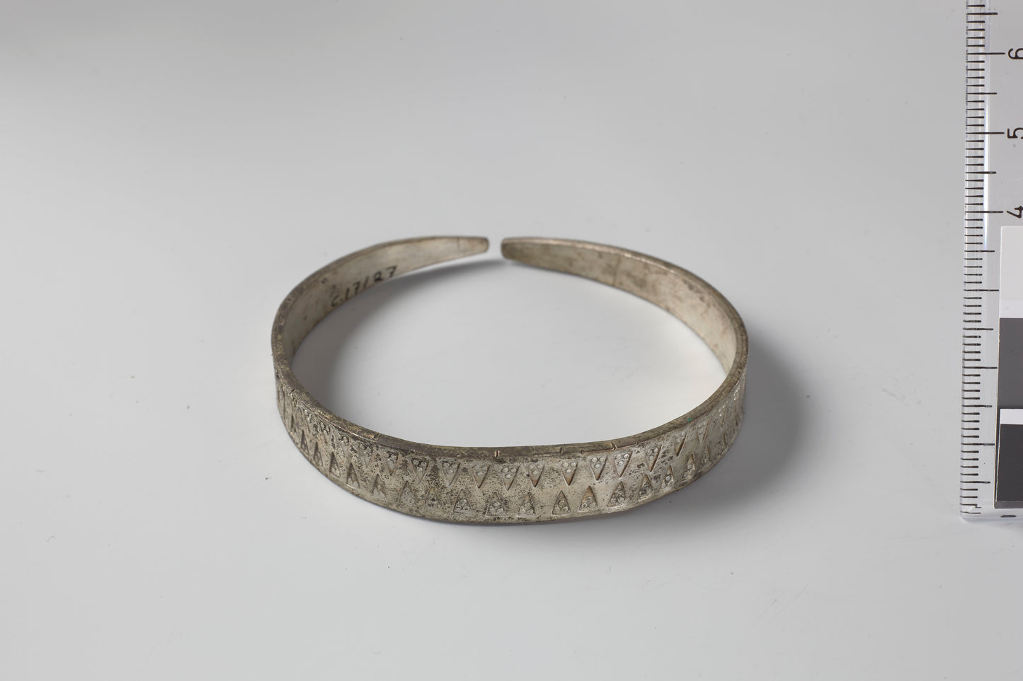 Hole armring, c17127